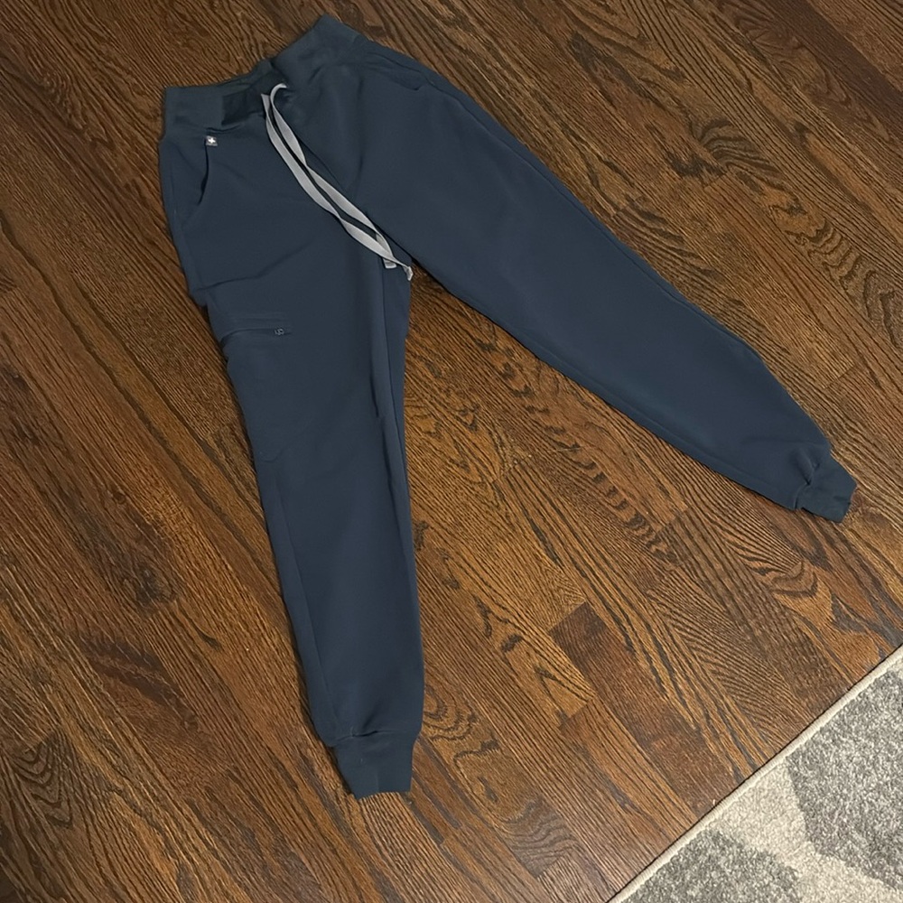 FIGS JOGGER SCRUBS ** MATCHING TOP HERE IN MY CLOSET